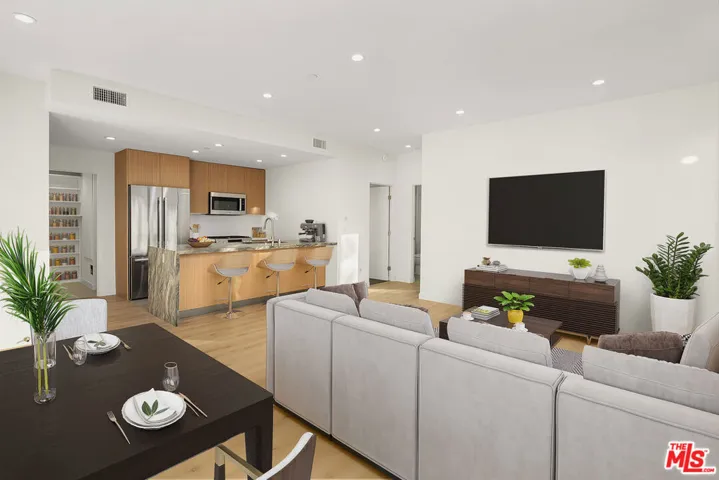 1542 N Hoover Street, Los Angeles, California 90027
