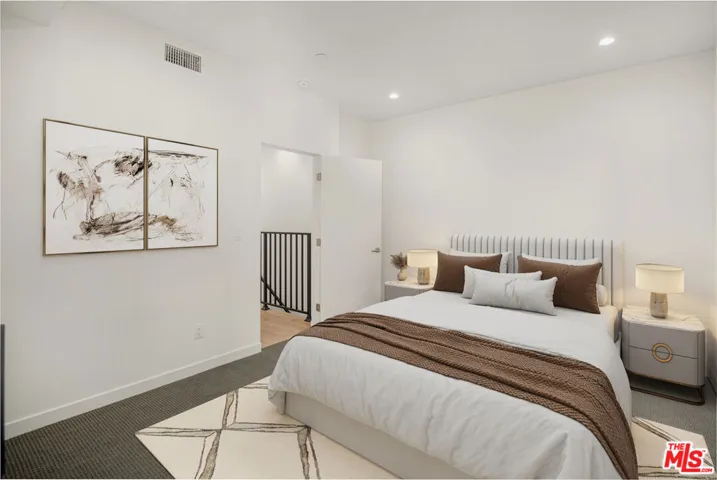 1542 N Hoover Street, Los Angeles, California 90027