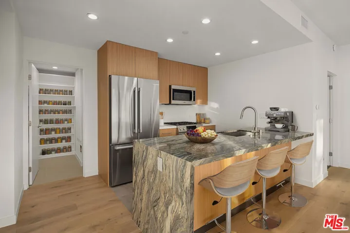 1542 N Hoover Street, Los Angeles, California 90027