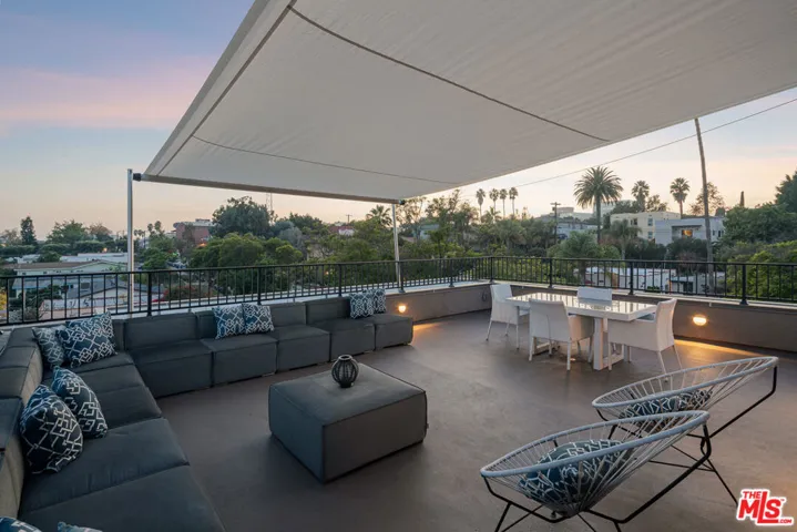 Upper Flat Private Rooftop Deck