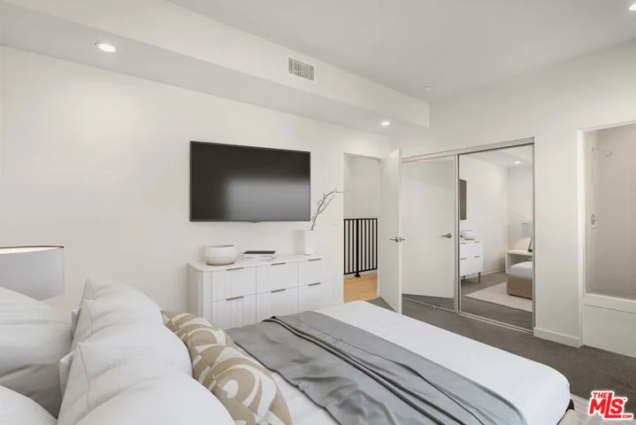 1542 N Hoover Street, Los Angeles, California 90027