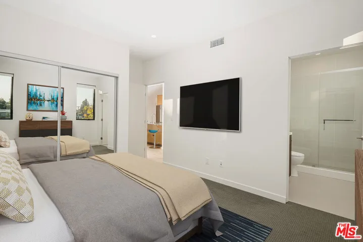 1542 N Hoover Street, Los Angeles, California 90027