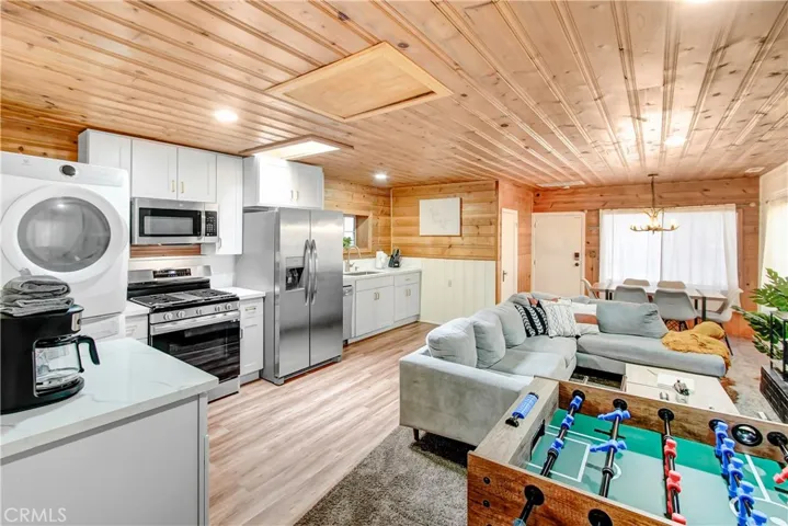 263 Victoria Lane, Sugarloaf, California 92386