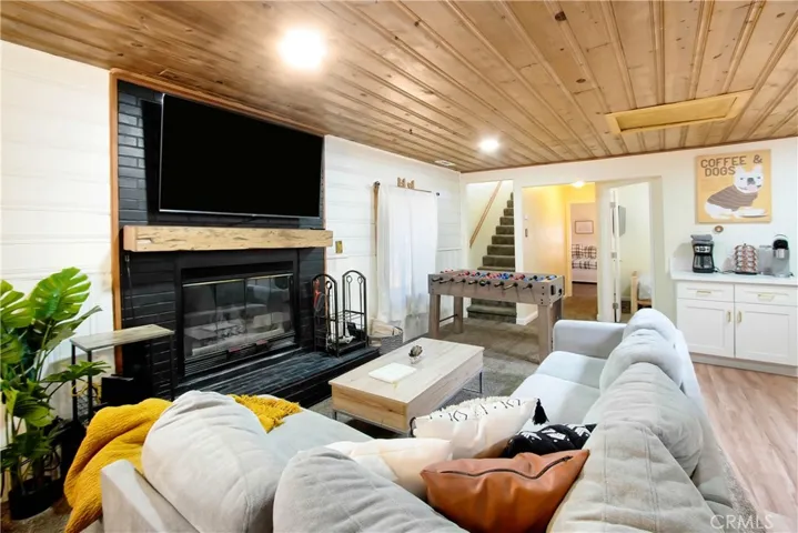 263 Victoria Lane, Sugarloaf, California 92386