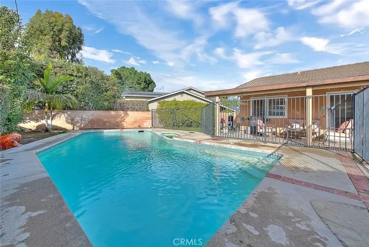 Sparkling Pool!