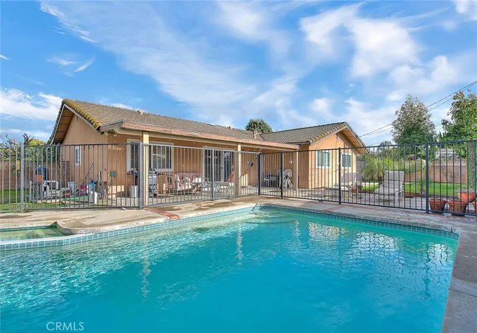 Sparkling Pool!