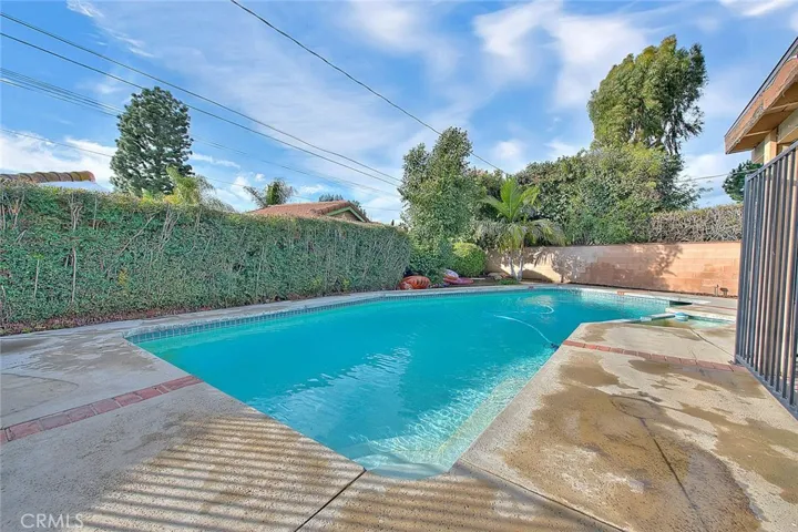 Sparkling Pool!