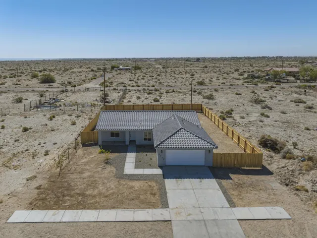 2668 Desert Dr Them-3