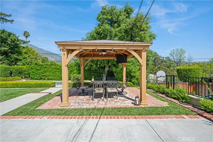 1824 Oakwood Avenue, Arcadia, California 91006