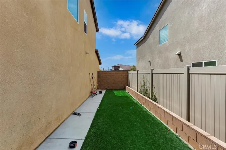 Side Yard - Gated dog enclosure