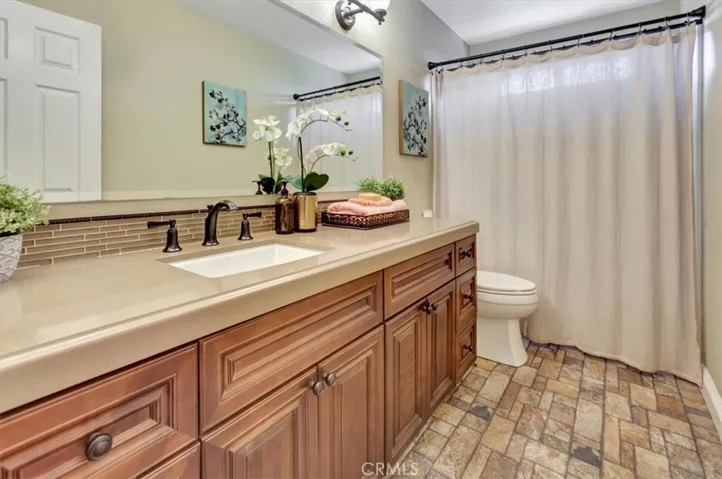 Upstairs hall bath room with Ceasarstone counter tops