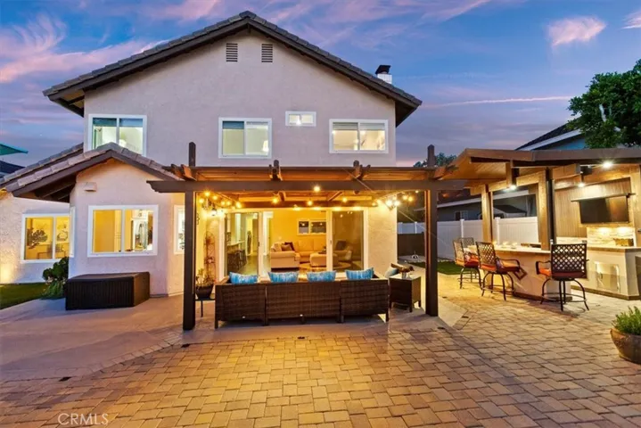 What a dream yard with summer right around the corner