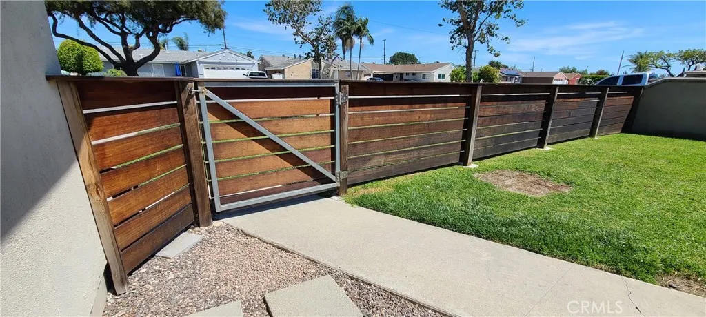 Ipe Wood Privatized Front Yard