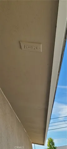 Under-Eave Holiday Outlets