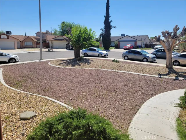 445 Fenmore Drive, Barstow, California 92311