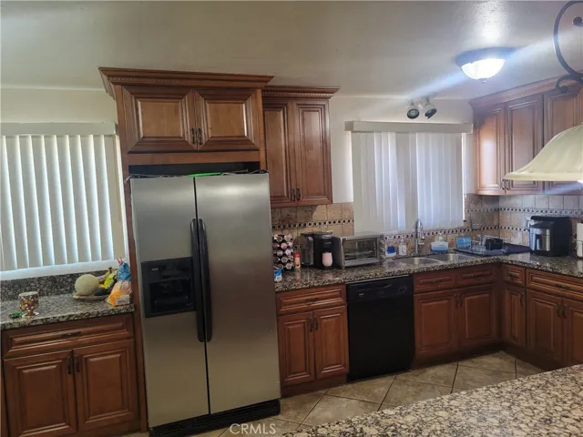 445 Fenmore Drive, Barstow, California 92311