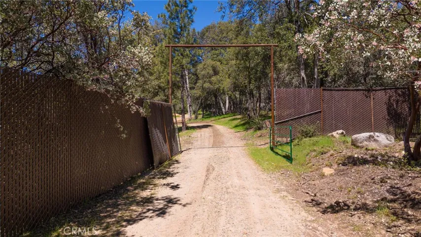 5093 Worman Road, Ahwahnee, California 93601