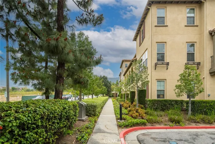 955 Sweetbriar Lane F, Azusa, California 91702