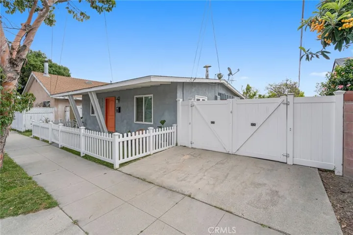 5330 Rose Avenue, Long Beach, California 90805