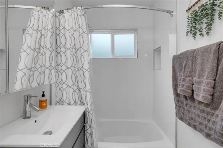 5330 Rose Avenue, Long Beach, California 90805