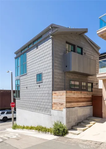 2912 Ocean Drive, Manhattan Beach, California 90266