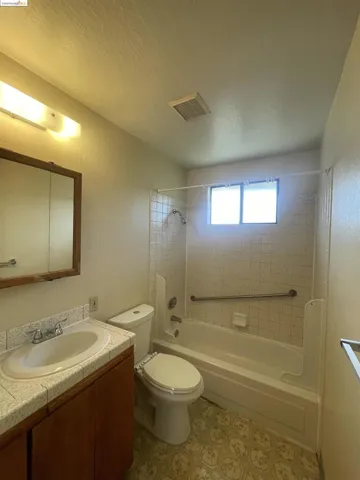 9845 B St, Oakland, California 94603