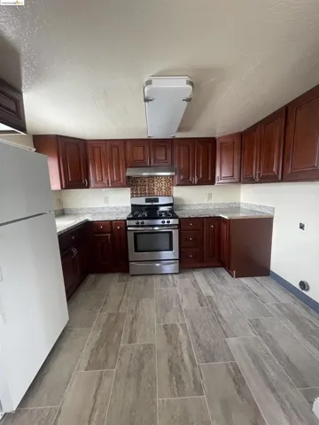 9845 B St, Oakland, California 94603