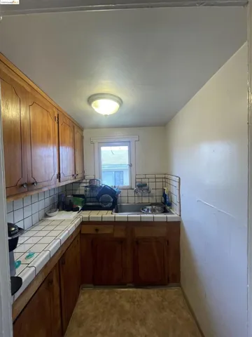 9845 B St, Oakland, California 94603