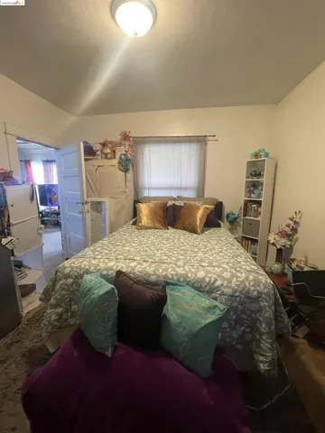 9845 B St, Oakland, California 94603