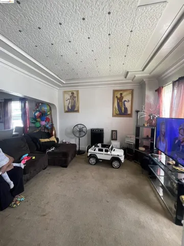 9845 B St, Oakland, California 94603