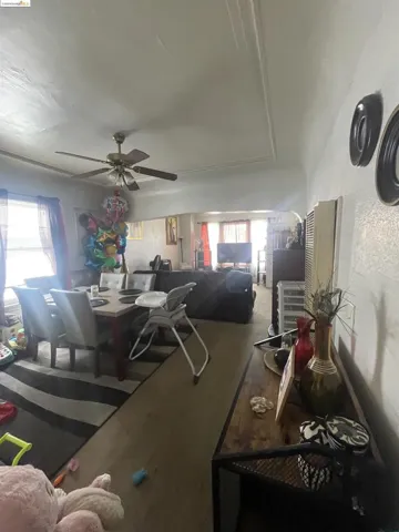 9845 B St, Oakland, California 94603