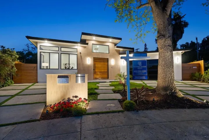 136 Lois Lane, Palo Alto, California 94303