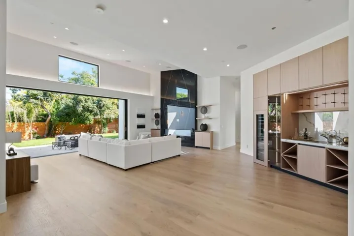 136 Lois Lane, Palo Alto, California 94303