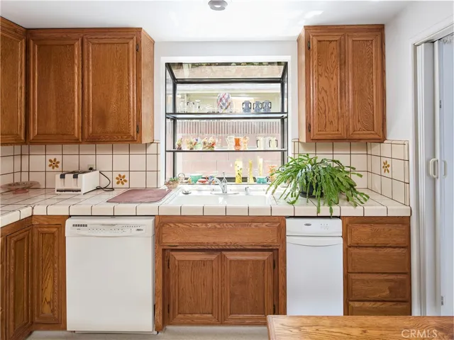 14513 Fonthill Avenue, Hawthorne, California 90250
