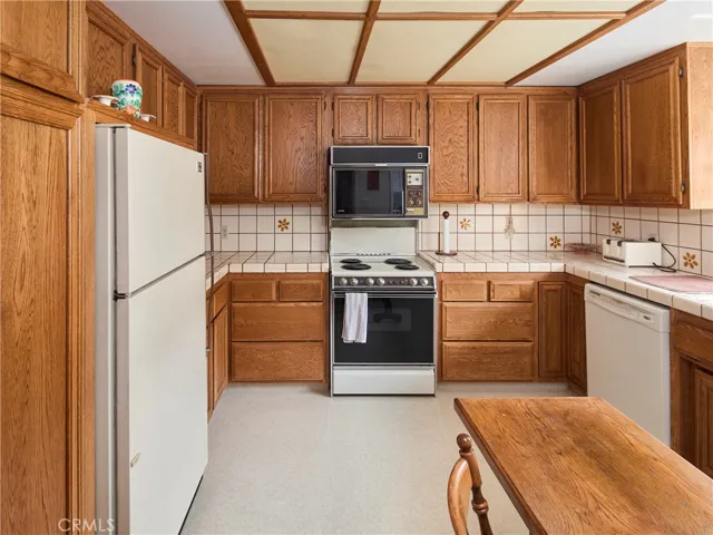 14513 Fonthill Avenue, Hawthorne, California 90250