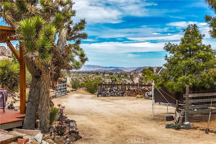 55525 Wood Road, Yucca Valley, California 92284