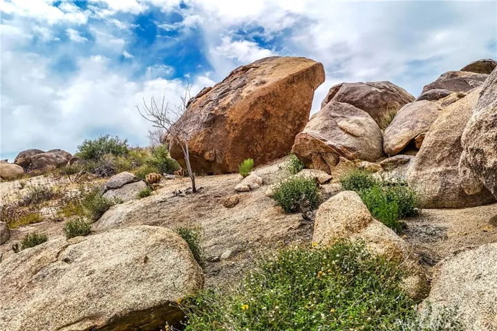 55525 Wood Road, Yucca Valley, California 92284