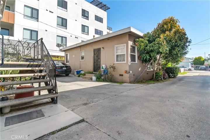 3741 S Bentley Avenue, Los Angeles, California 90034
