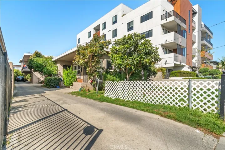 3741 S Bentley Avenue, Los Angeles, California 90034