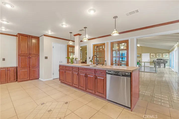 2244 Forbes Avenue, Claremont, California 91711