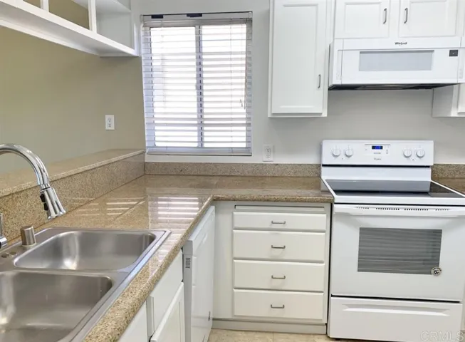 930 Via Mil Cumbres 14, Solana Beach, California 92075