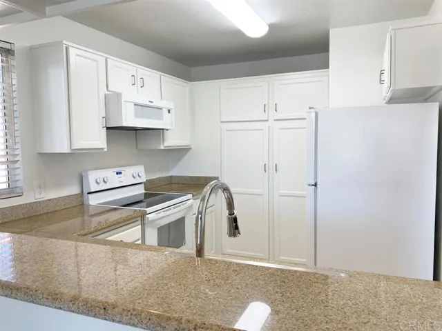 930 Via Mil Cumbres 14, Solana Beach, California 92075