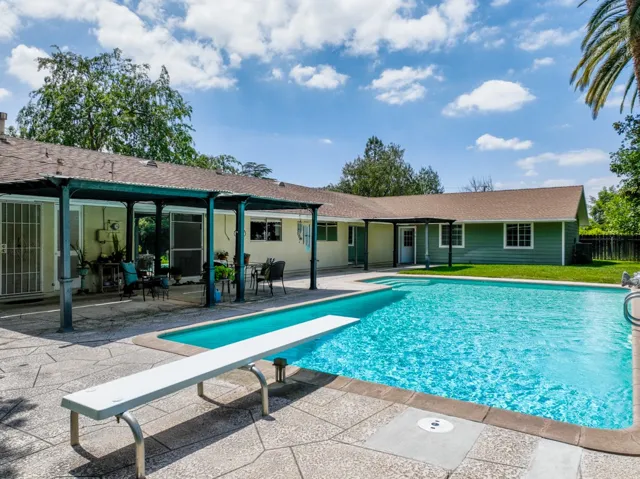 305 Eucalyptus Drive, Redlands, California 92373