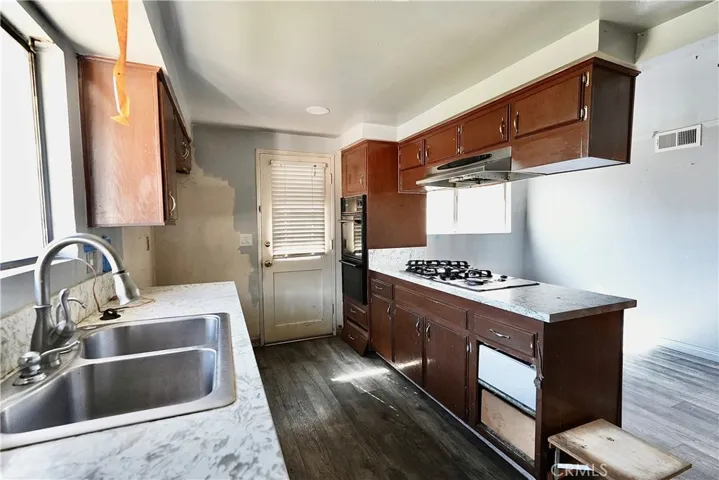 1623 E Albreda Street, Carson, California 90745