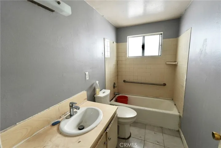 1623 E Albreda Street, Carson, California 90745