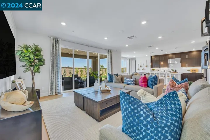 3025 Mosaic Way, Roseville, California 95747