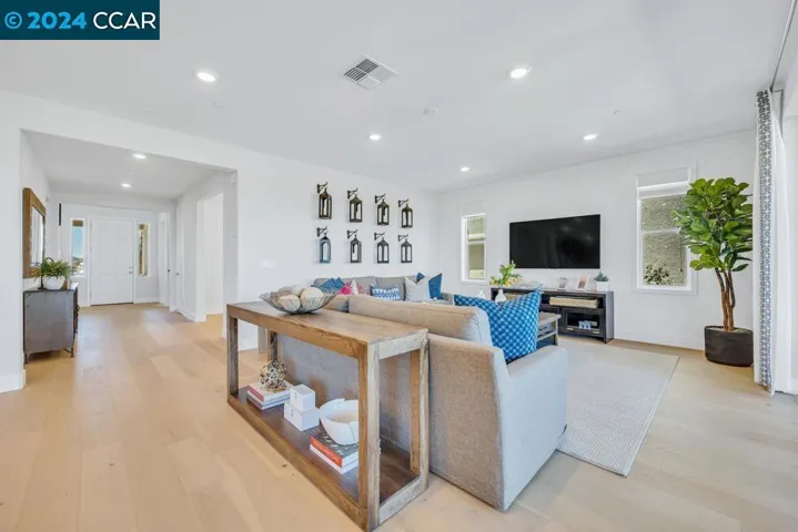 3025 Mosaic Way, Roseville, California 95747