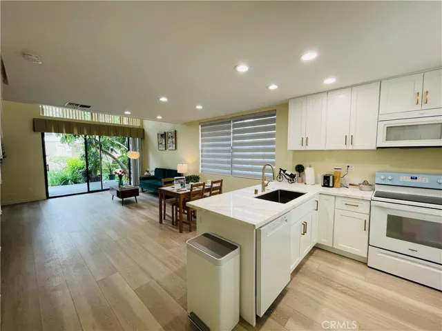 208 Pineview, Irvine, California 92620