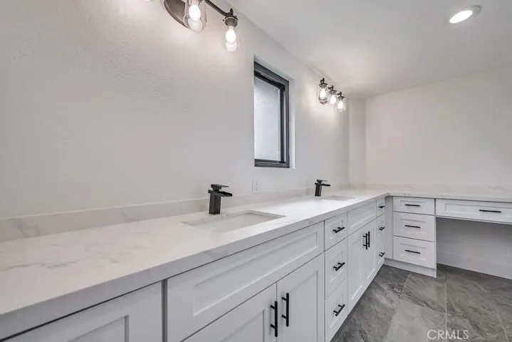 21975 Strawberry Lane, Canyon Lake, California 92587