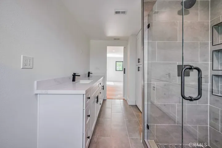 21975 Strawberry Lane, Canyon Lake, California 92587